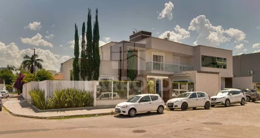 CASA COM PISCINA PRÓXIMA AO FAROL SHOPPING