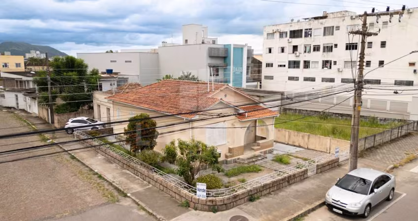 TERRENO DE ESQUINA NO CENTRO