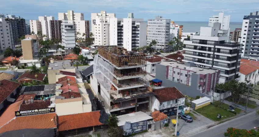 Um apartamento por andar em Caiobá