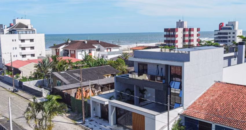 Casa Alto Padrão à poucos passos do Mar