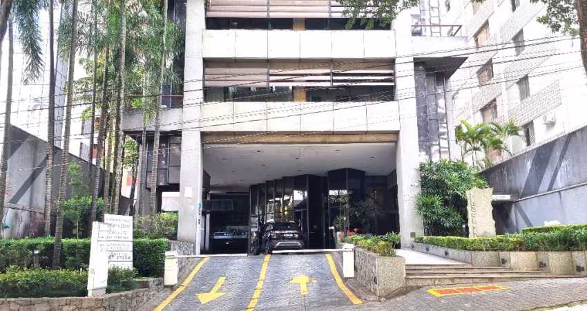 Vende-se andar corporativo na Bela Vista com 216m²
