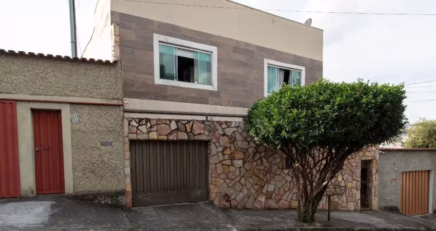 Excelente casa de dois andares, churrasqueira e piscina (próximo à avenida abílio machado)