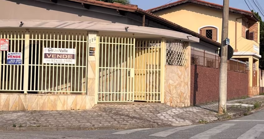 Casa + Sobrado a venda em Taubaté! Dois imóveis independentes!