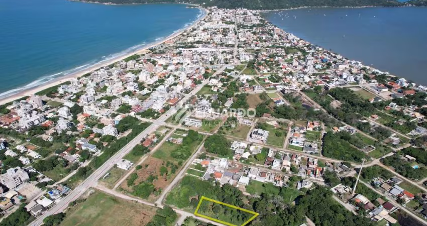 05 terrenos à venda com área total de 1.616m2 em Bombinhas - SC.
