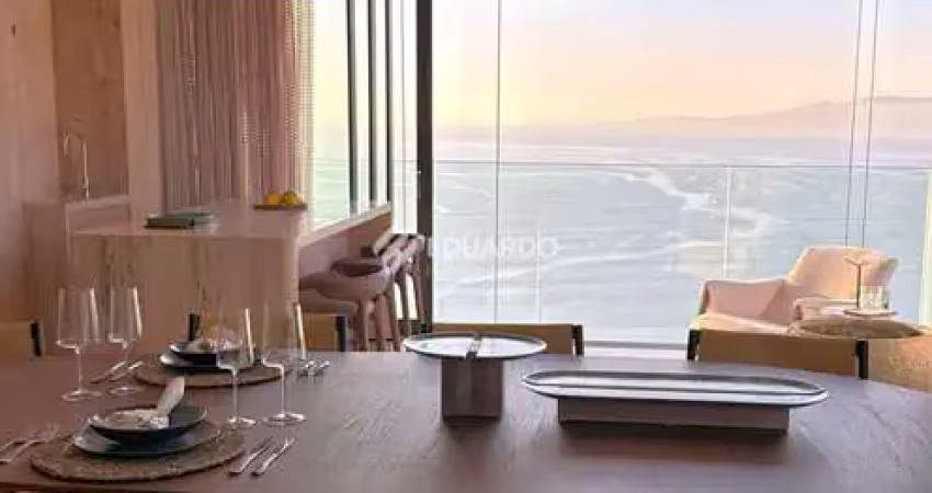 143 mayfair - apartamento decorado frente mar com 4 suítes à venda no centro de