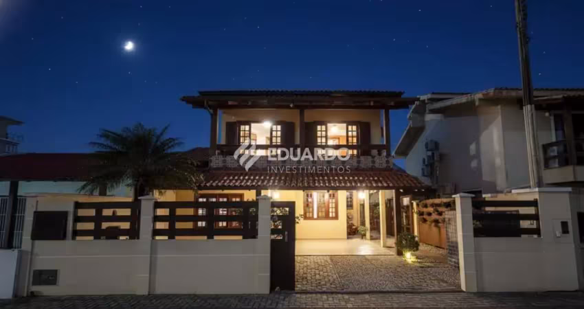 Casa à venda com 4 suítes, spa aquecido e edícula – 252 m²  – canto grande – bom