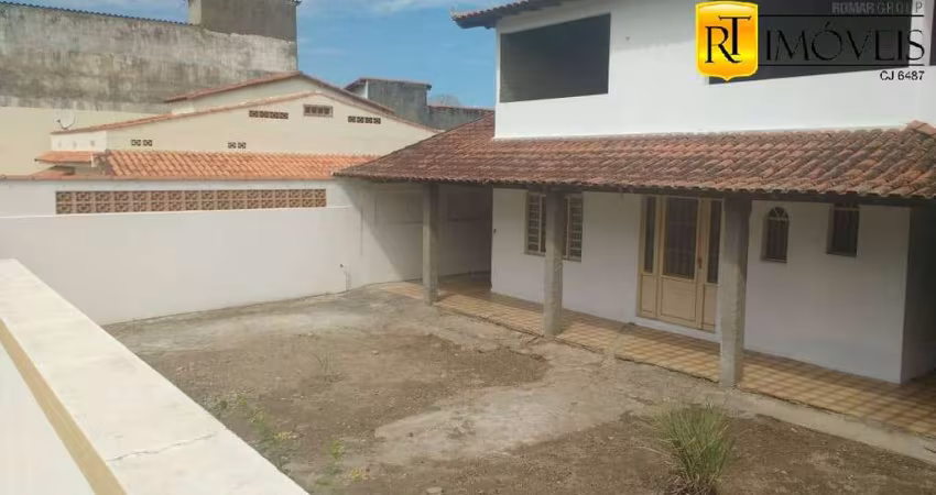 CASA INDEPENDENTE EM CENTRO DE TERRENO!