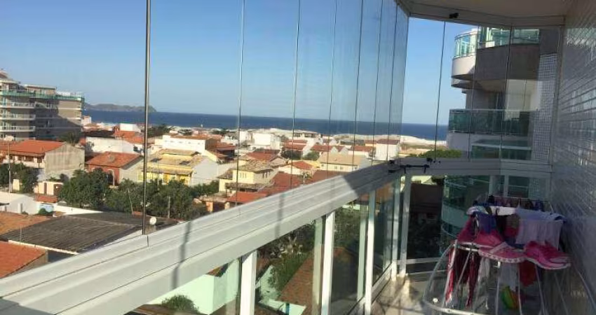 Linda cobertura com vista do mar