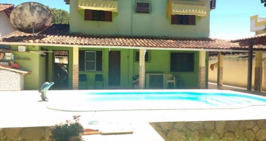 Amplíssima casa dúplex avarandada com piscina!