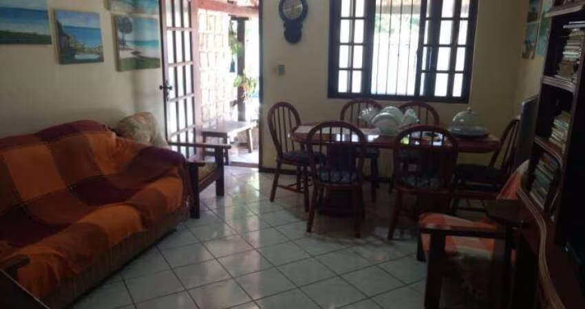 Casa duplex com 2 quartos em condomínio no Portinho