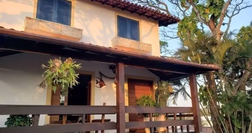 Linda casa em condomínio nas Palmeiras