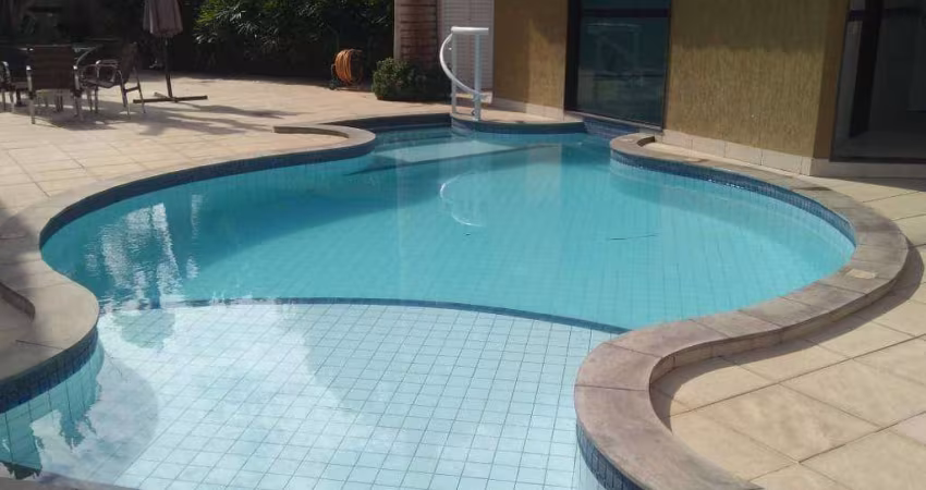 Casa duplex com 4 quartos e área de lazer perto do Shopping Park Lagos