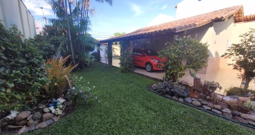 Casa linear de 2 quartos à venda no bairro Palmeiras em Cabo Frio/RJ