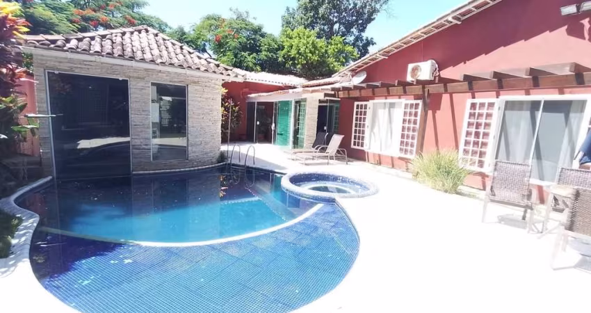 Linda casa à venda em condomínio com marina em Cabo Frio/RJ
