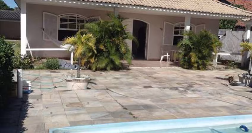 Casa Com Amplo Terreno