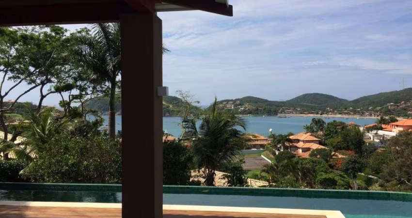 Casa de alto padrão com vista para a Praia da Ferradura em Búzios