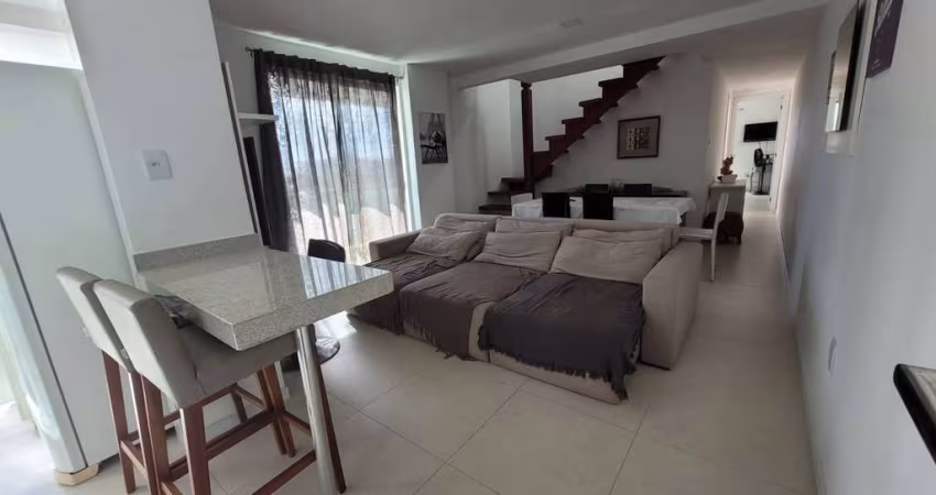Excelente Cobertura à venda na quadra da Praia do Forte em Cabo Frio/RJ