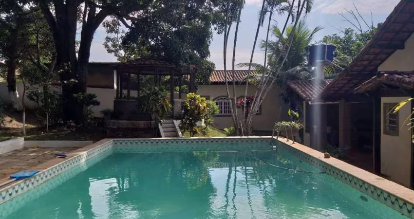 Encantadora casa com 3 suítes à venda no Coqueiral - Araruama/RJ