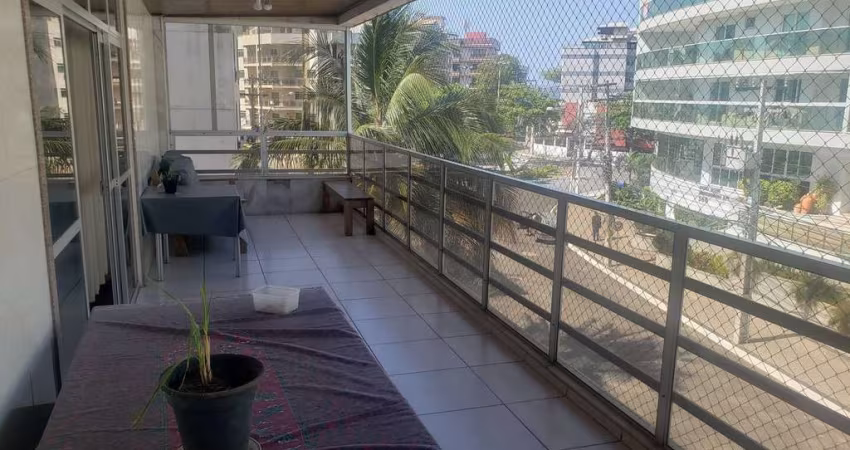 Amplo apartamento de 3 quartos à venda no centro de Cabo Frio