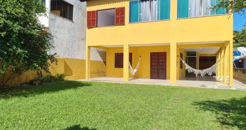 Casa duplex de 3 quartos à venda com quintal no Balneário, SPA