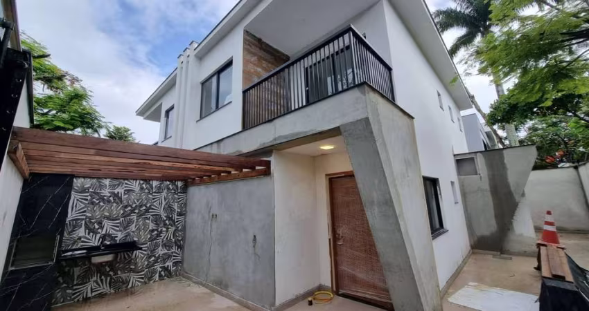 Casa duplex novíssima à venda nas Palmeiras em Cabo Frio