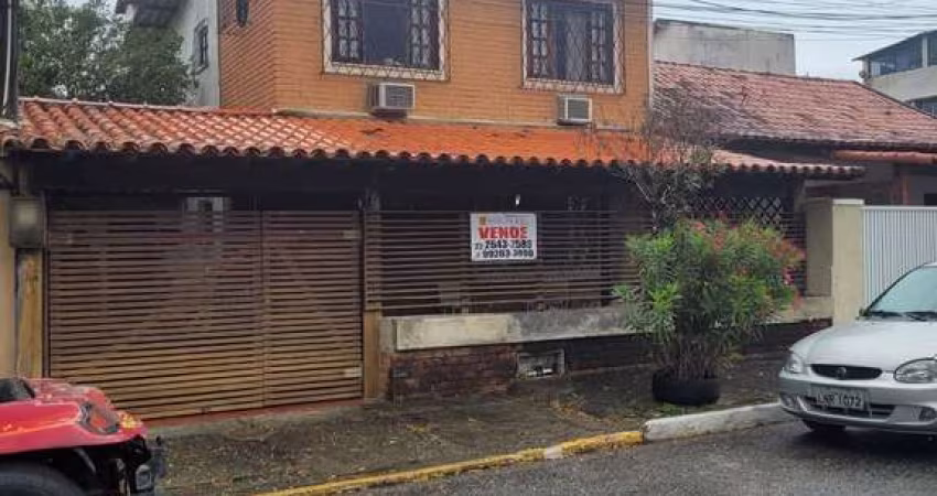 Casa independente a venda perto da Praia do Forte
