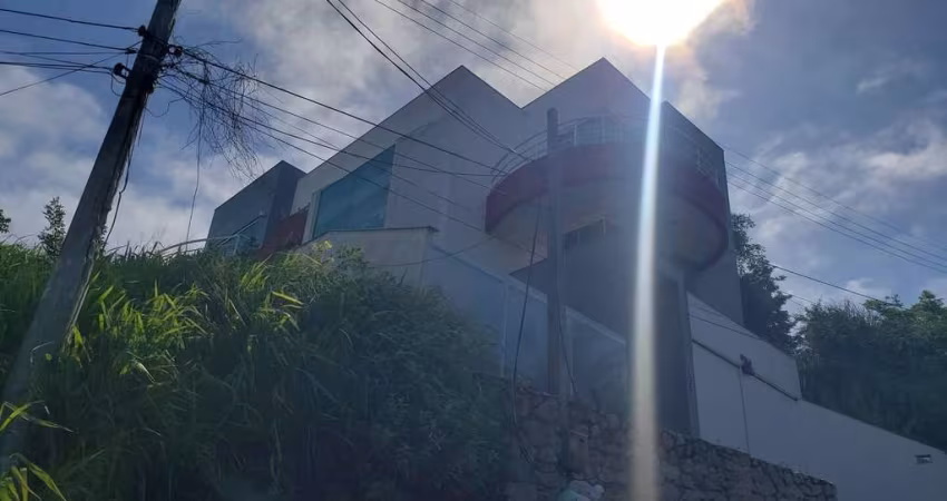 Casa com vista no condomínio dos Pássaros à venda, Cabo Frio/RJ