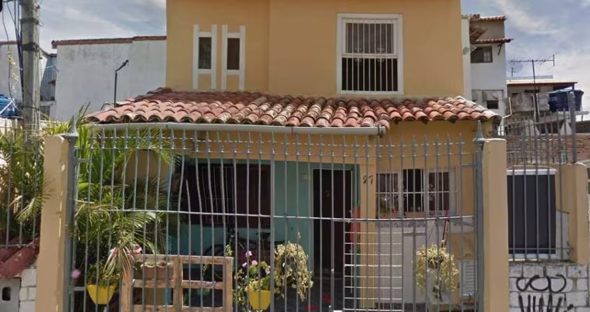 Casa independente com 04 quartos a venda próximo ao centro de Cabo Frio/RJ