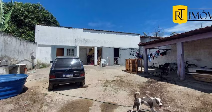 Casa dividida em 3 kitnets à venda na Rua do Fogo em São Pedro da Aldeia/RJ