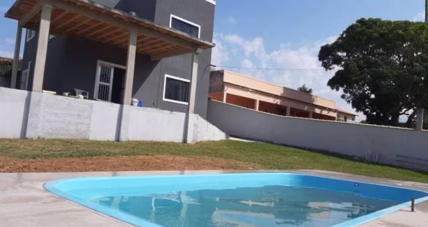 Casa com 2 quartos e piscina em Iguabinha/RJ