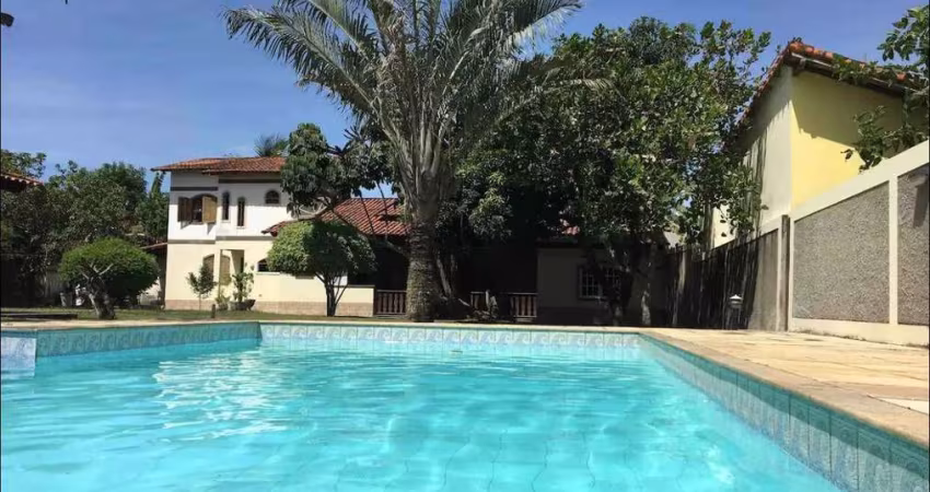 Casa com 4 quartos à venda no Parque Hotel - Araruama/RJ