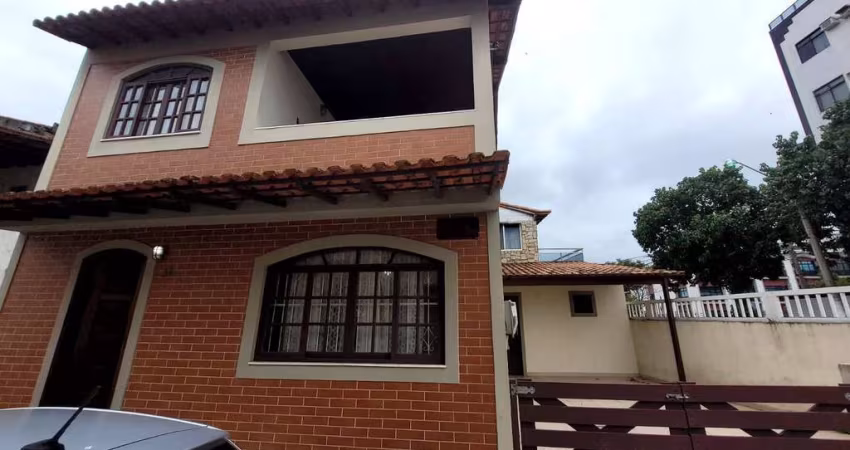 Casa duplex em condomínio à venda perto da praia do Braga, Cabo Frio/RJ