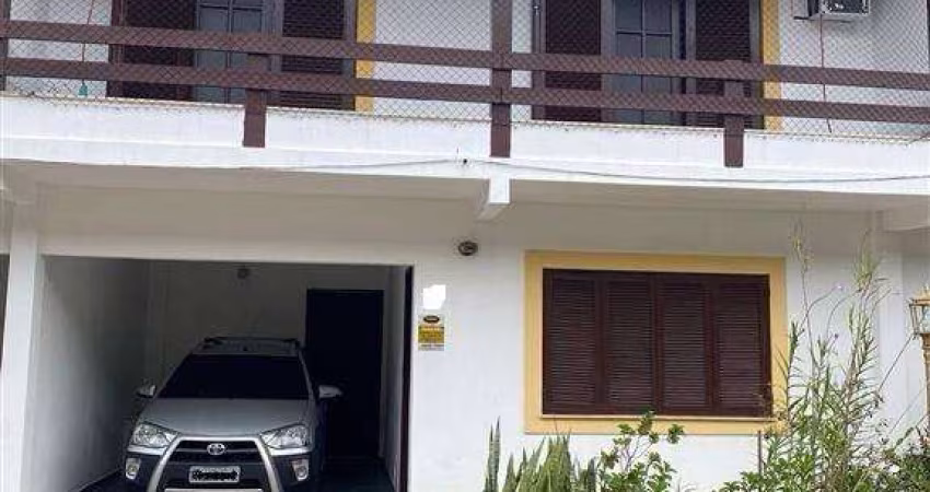 Casa duplex em condomínio à venda na Pontinha, Araruama/RJ