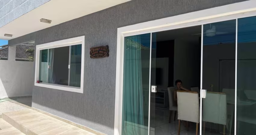 Casa linear com 4 quartos à venda no condomínio dos Pássaros, Cabo Frio/RJ