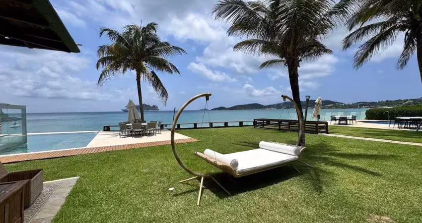 Casa pé na areia à venda, a poucos passos da rua das pedras, búzios/rj