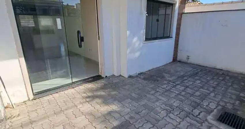 Apartamento com 2 quartos na rua porto alegre, palmeiras, cabo frio/rj