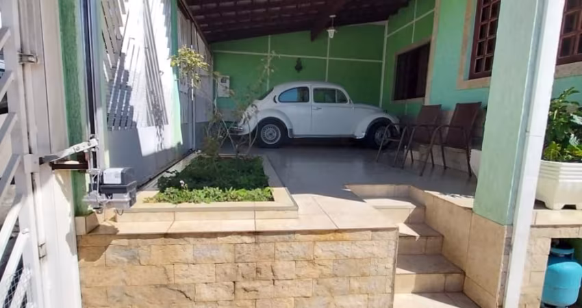 Casa á venda, localizada no Bairro Ponte Nova