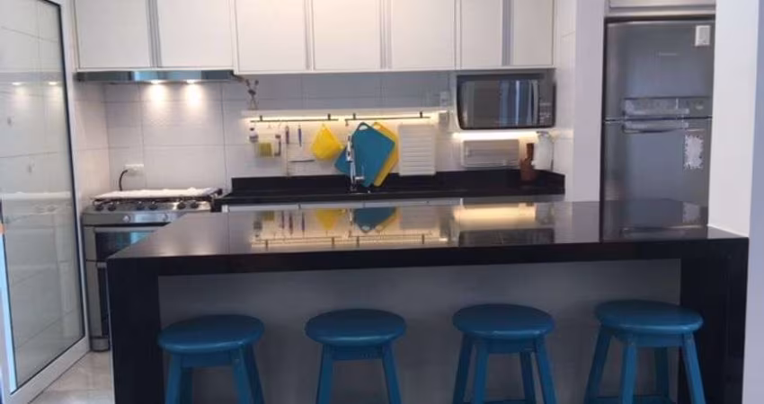 Casa inteiramente reformada no Brooklin. Possui 3 quartos e cozinha integrada