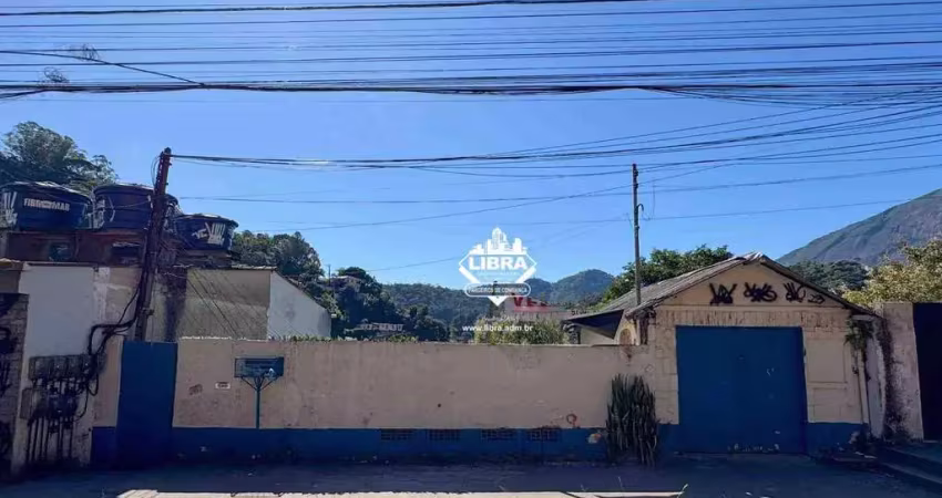 Terreno, com 4 casas proletárias, em excelente localização00 - várzea - teresópolis/rj