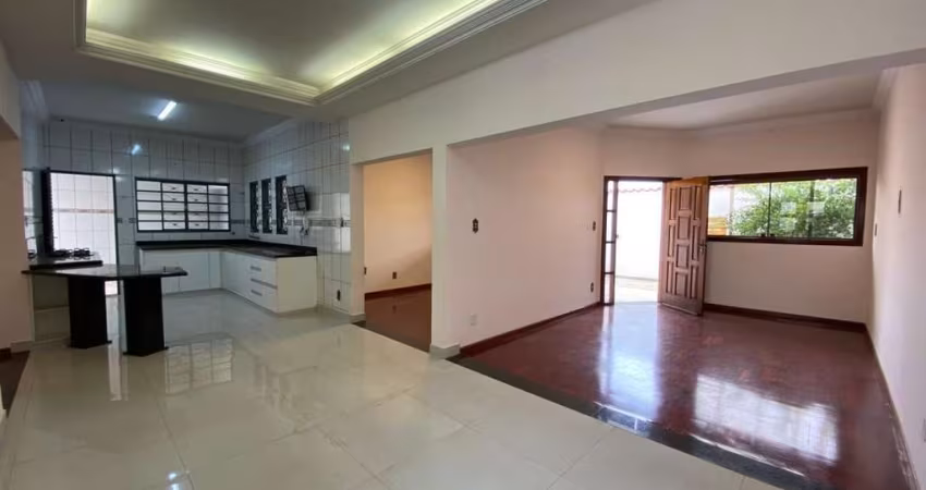 Casa para Venda em Araxá, VEREDAS DA CIDADE, 3 dormitórios, 1 suíte, 3 banheiros, 2 vagas