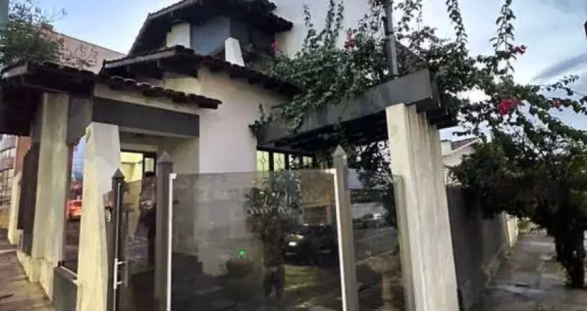 Casa para venda em araxá, centro, 4 dormitórios, 1 suíte, 4 banheiros, 1 vaga