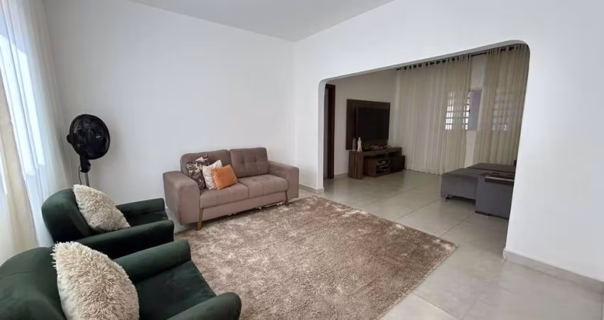 Casa para Venda em Araxá, VILA SILVERIA, 3 dormitórios, 1 suíte, 2 banheiros, 1 vaga