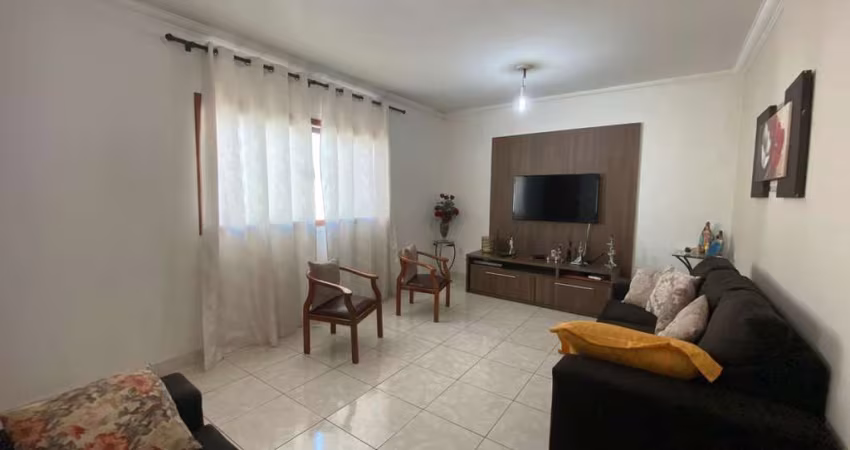 Casa para Venda em Araxá, Santo Antônio, 3 dormitórios, 1 suíte, 2 banheiros, 3 vagas