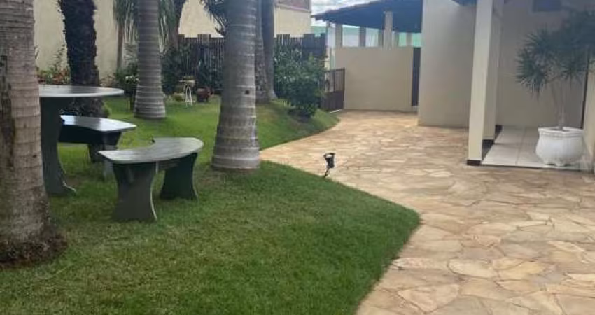 Casa para Venda em Araxá, CENTRO, 6 dormitórios, 2 suítes, 3 banheiros, 5 vagas