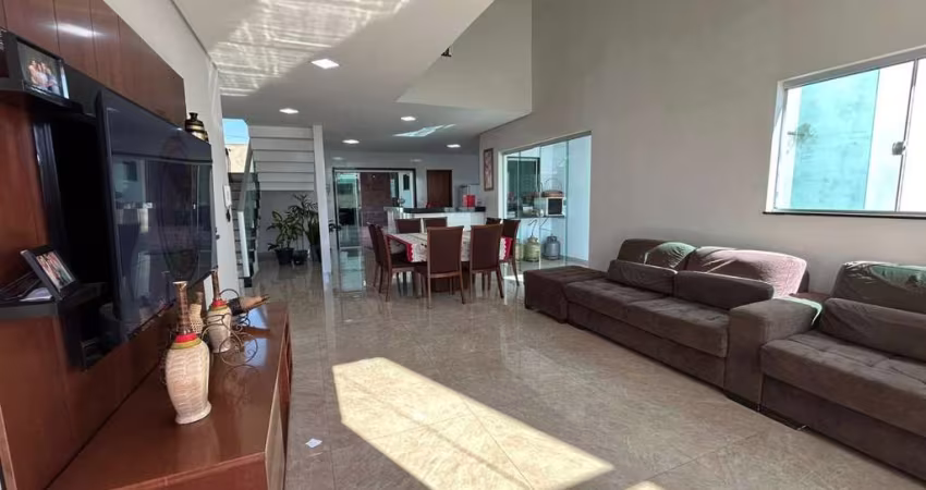 Casa para Venda em Araxá, GUILHERMINA VIEIRA CHAER, 3 dormitórios, 3 suítes, 5 banheiros, 4 vagas