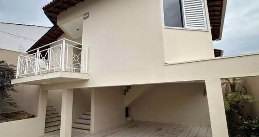 Casa para Venda em Araxá, ARASOL, 3 dormitórios, 1 suíte, 2 banheiros, 4 vagas