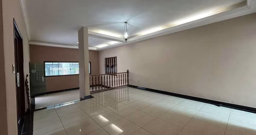 Casa para Venda em Araxá, CENTRO, 4 dormitórios, 1 suíte, 3 banheiros, 4 vagas