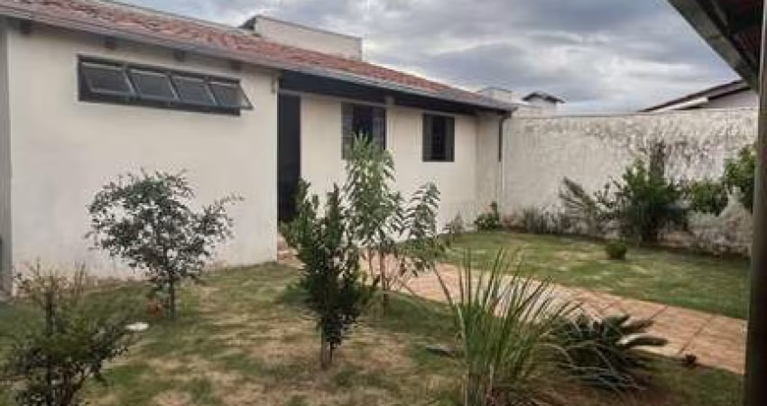 Casa para Venda em Araxá, GUILHERMINA VIEIRA CHAER, 3 dormitórios, 1 suíte, 4 banheiros, 3 vagas