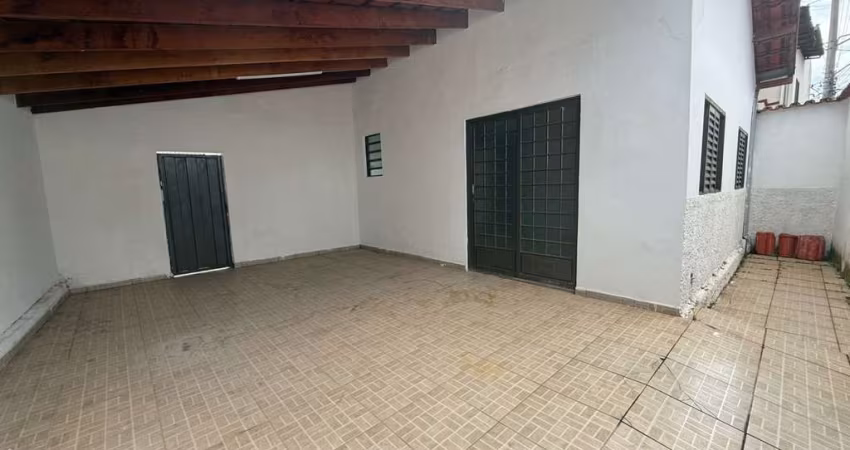 Casa para Venda em Araxá, Santo Antônio, 2 dormitórios, 1 banheiro, 2 vagas