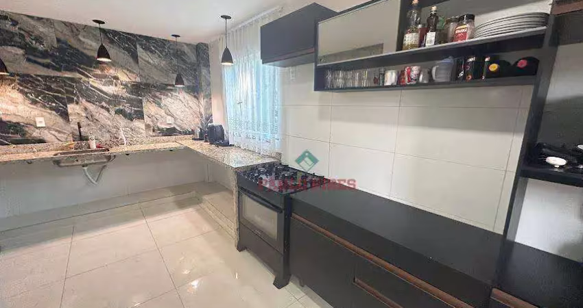Casa com 2 quartos, cozinha moderna, suíte e quintal em jardim guandu